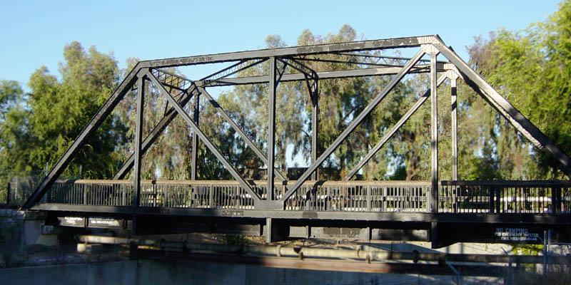 Truss bridge - shape of a trapezoid